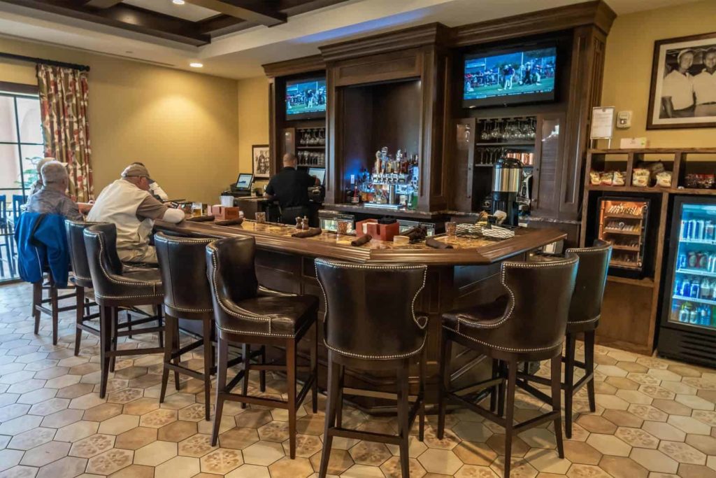 Traditions Bar at the Bear’s Den Resort Orlando clubhouse.