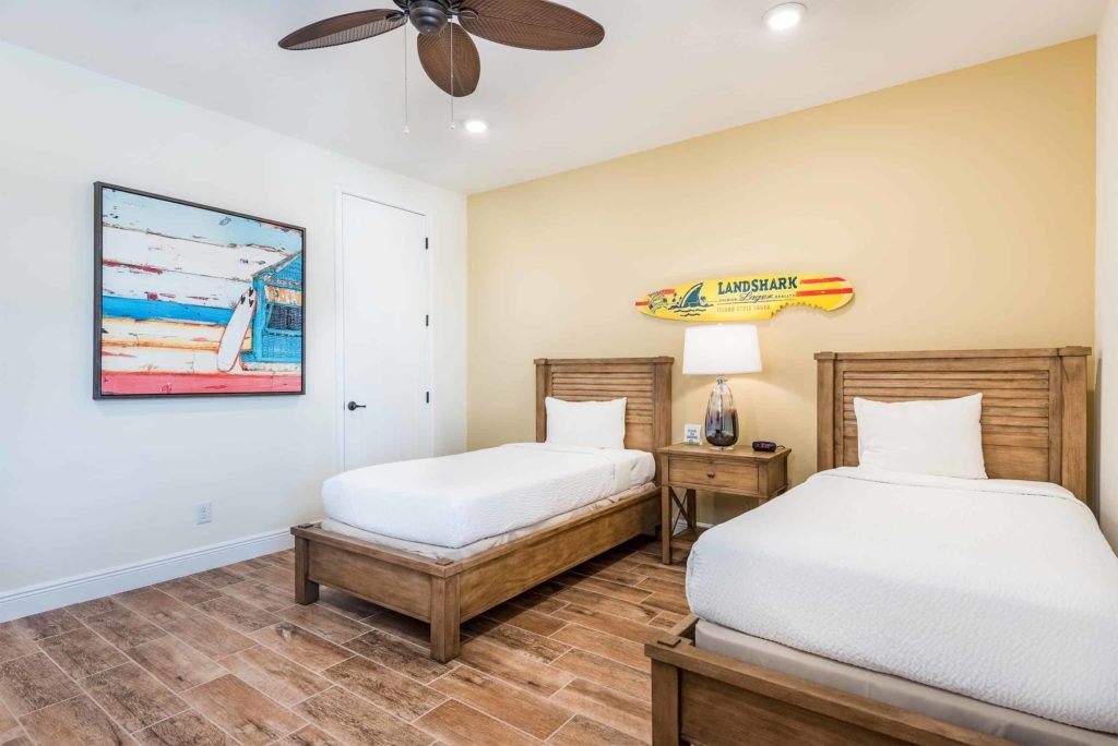 Margaritaville Resort Orlando privates Cottage-Schlafzimmer mit zwei Einzelbetten