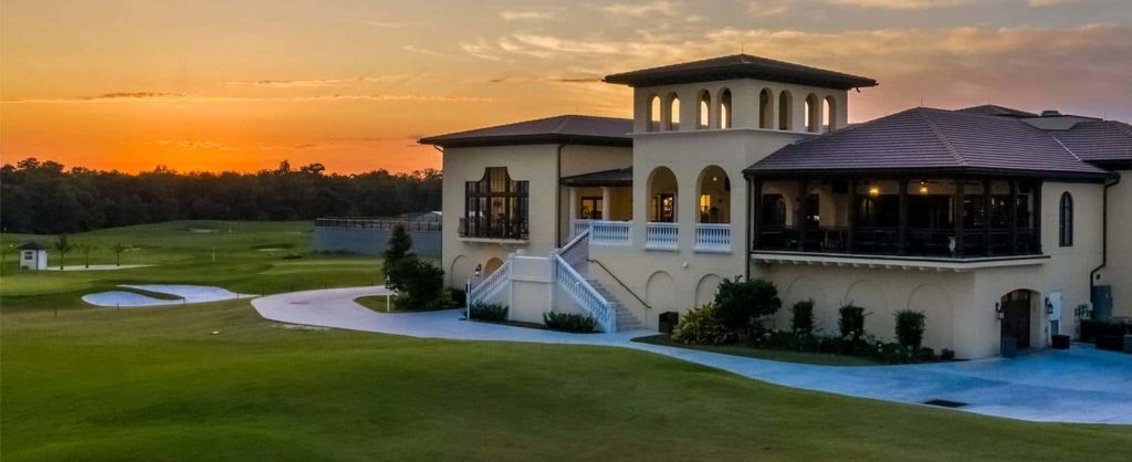 Casa club Jack Nicklaus y campo de golf en The Bear's Den Resort Orlando