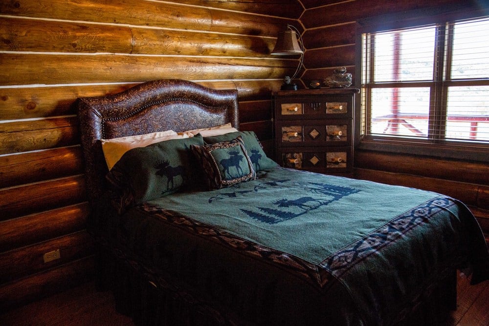 Lazy Doe Ranch second bedroom with queen bed.