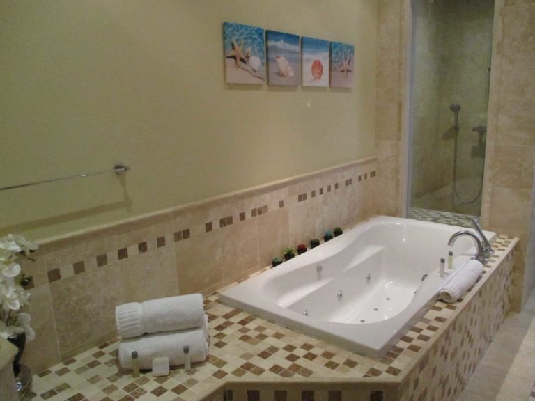Standalone luxury bathtub: 4 Bedroom Penthouse at The Atrium Resort