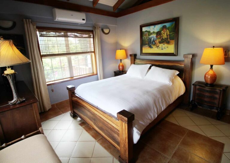 Sea View Vista Villa queen bedroom suite