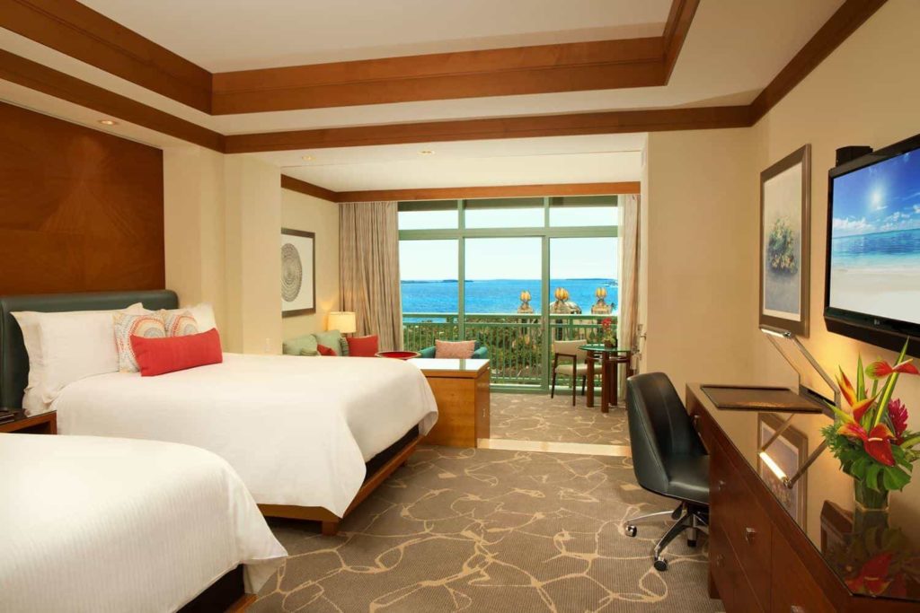 Deluxe Ocean Suite con dos camas queen y vista al mar