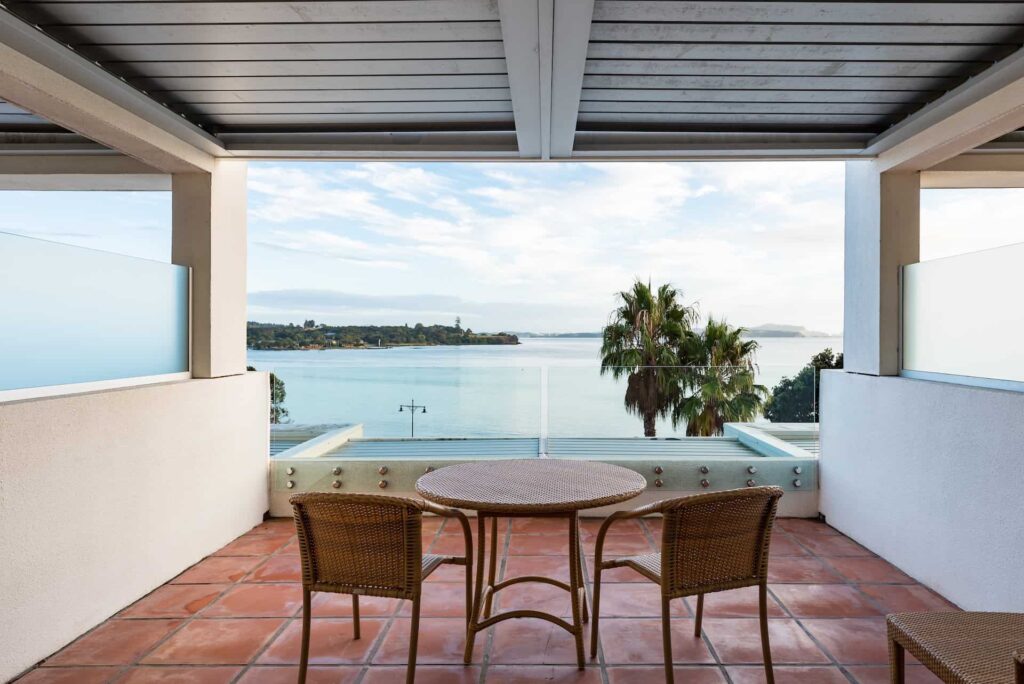 Spa Studio balcón con vista al agua