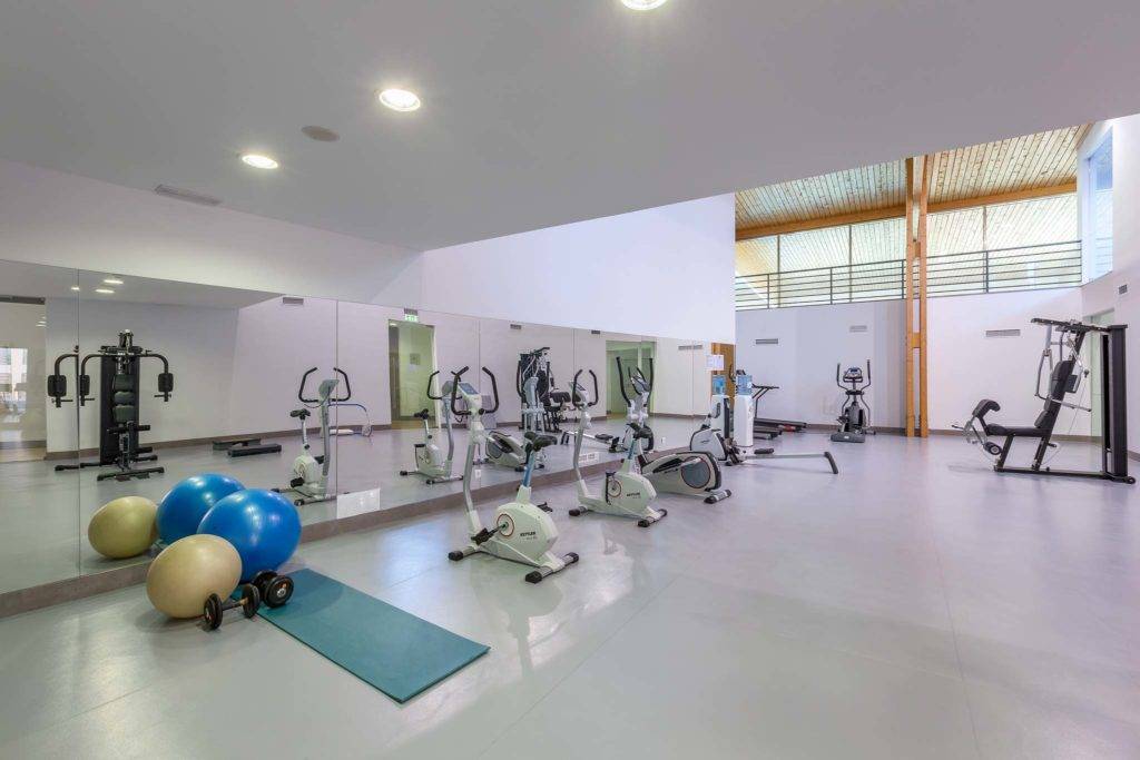 Salgados Dunas Suites fitness center with workout equipment.