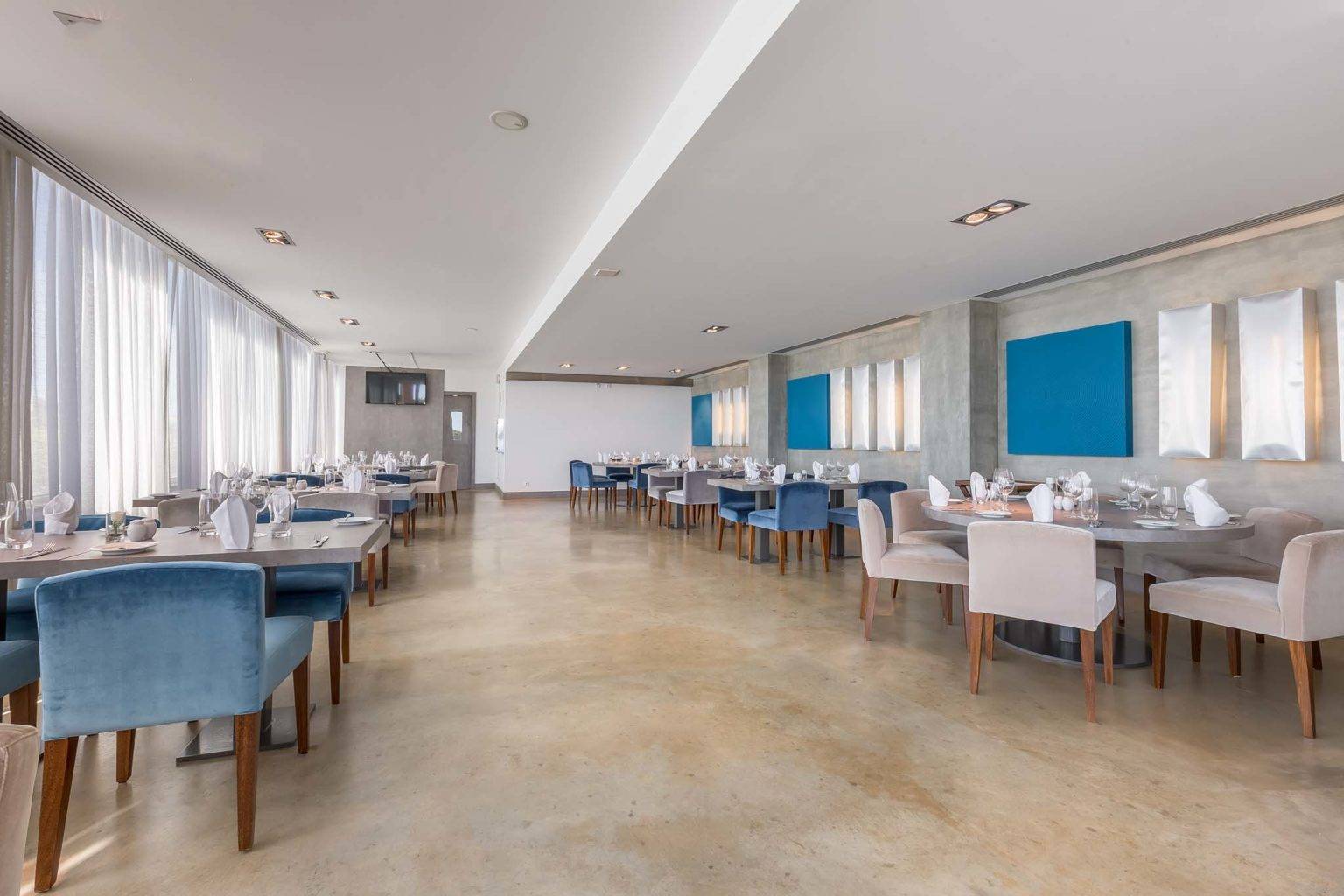 L14 Restaurant seating at Salgados Dunas Suites