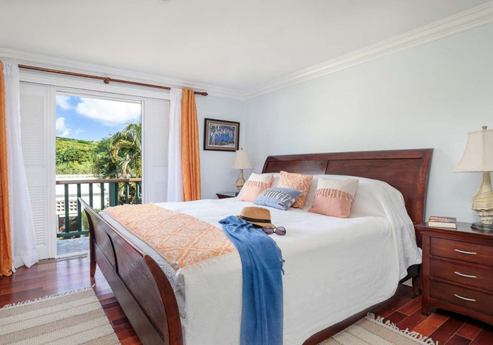 Master bedroom with balcony access: Cap Cove 3 Bedroom Townhouse