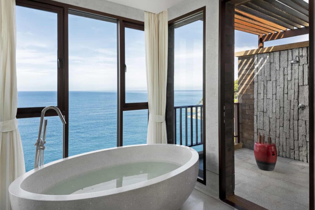 Cliff Pool Villa freestanding bathtub overlooking the ocean