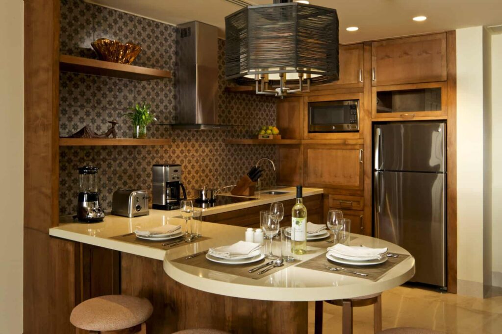 Grand Master Suite cocina completa con asientos tipo taburete con isla