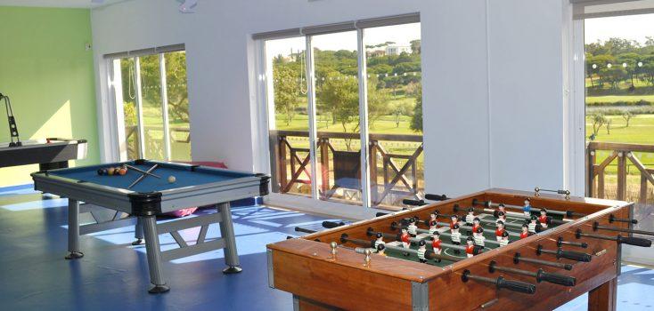 Pool and foosball table in the Blue Room at Martinhal Quinta