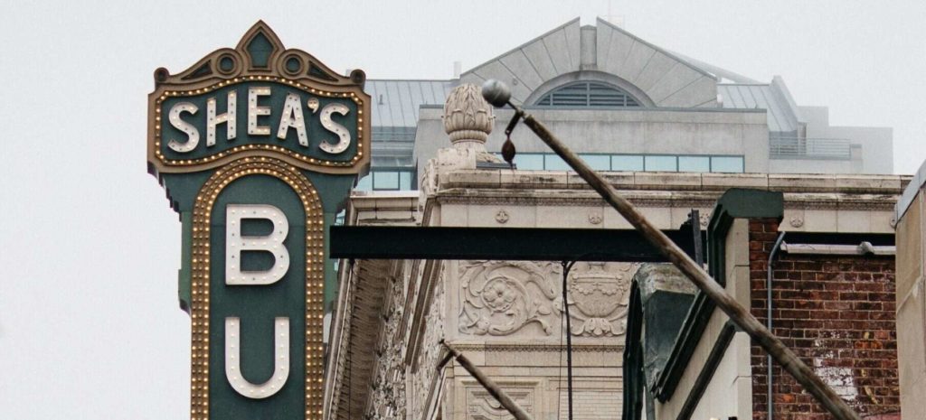 علامة Shea's Buffalo marquee في مدينة ألينتاون التاريخية ، نيويورك.