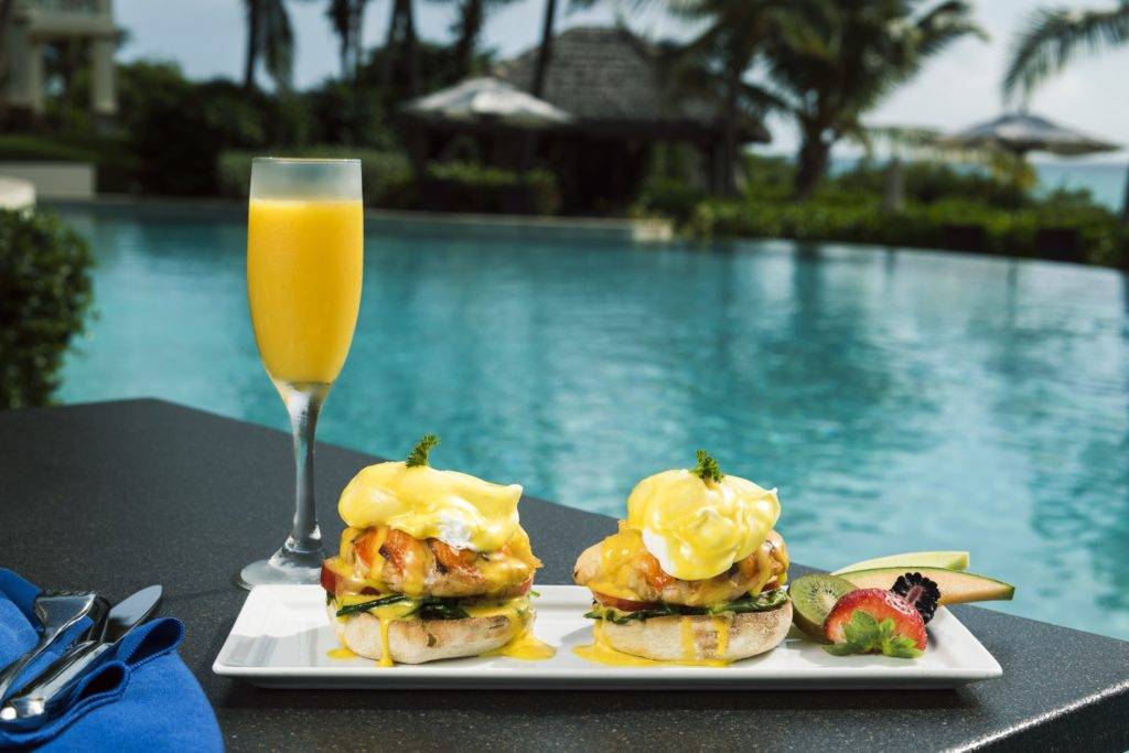 Grand Isle poolside dining