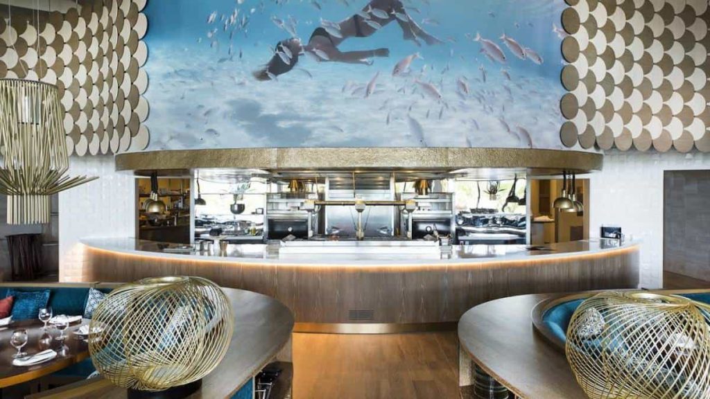 Fish Restaurant interior por Fish by José Andrés en Atlantis