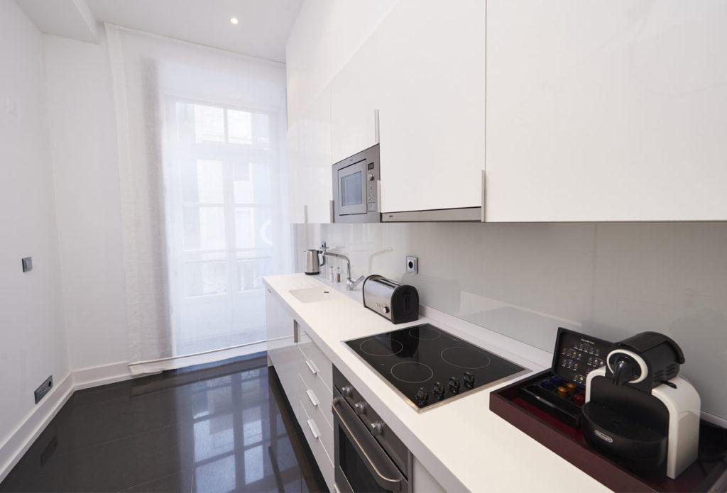 Küche in einem Deluxe-Apartment mit 2 Schlafzimmern in Martinhal Chiado