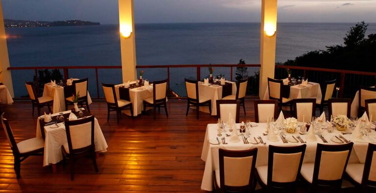 Calabash Cove Windsong restaurant tables