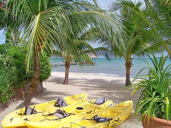 Kayaks on the beach at Chabil Mar