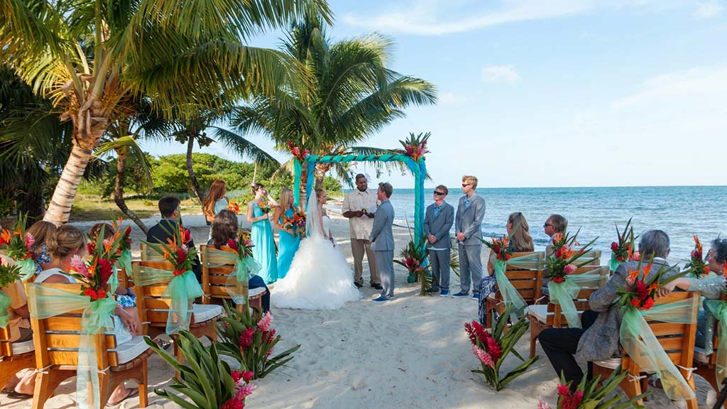 Wedding ceremony on the beach of Chabil Mar