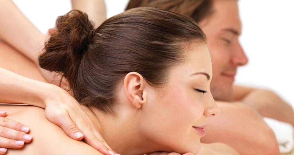 Spa service: Couple receiving a massage.