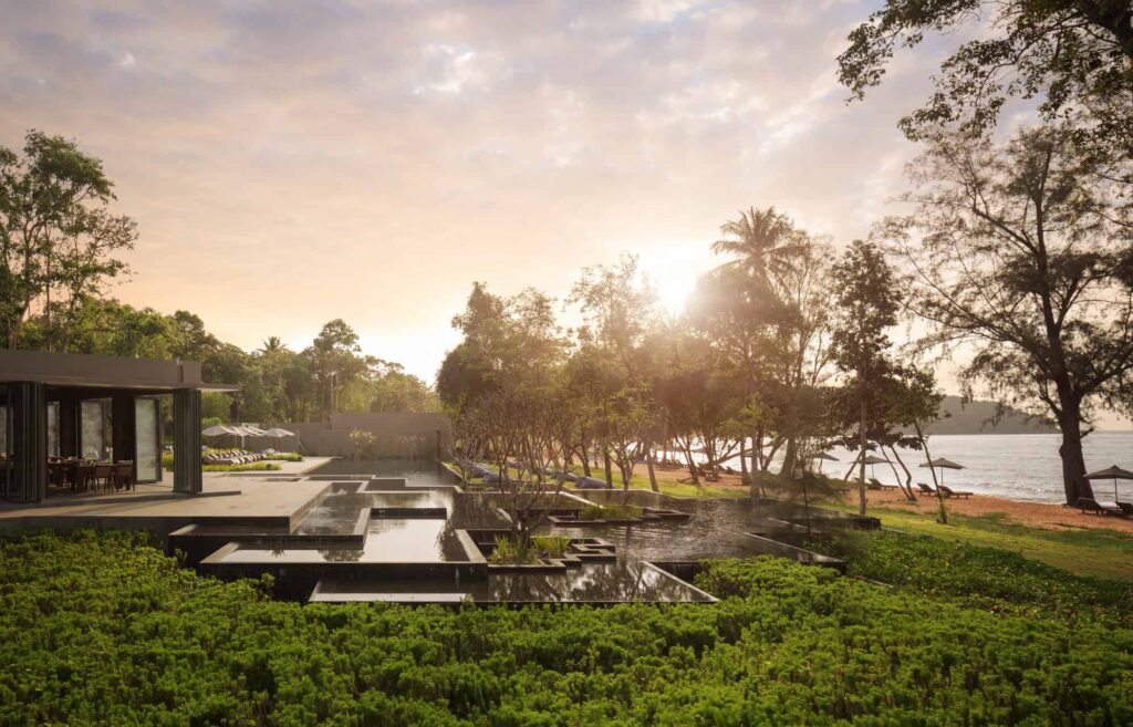 Koh Russey Villas & Resort的海滨别墅设有私人游泳池
