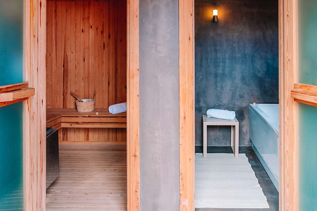 Sauna y baños uno al lado del otro en Koutouloufari Village Holiday Club