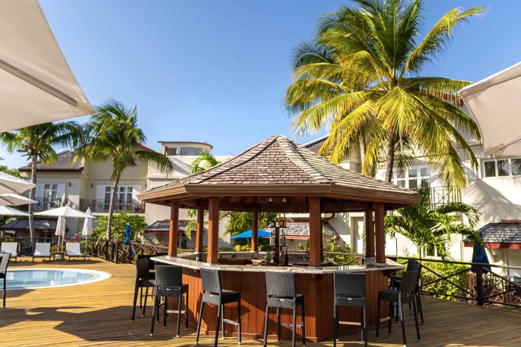 Cap Cove Resort poolside bar