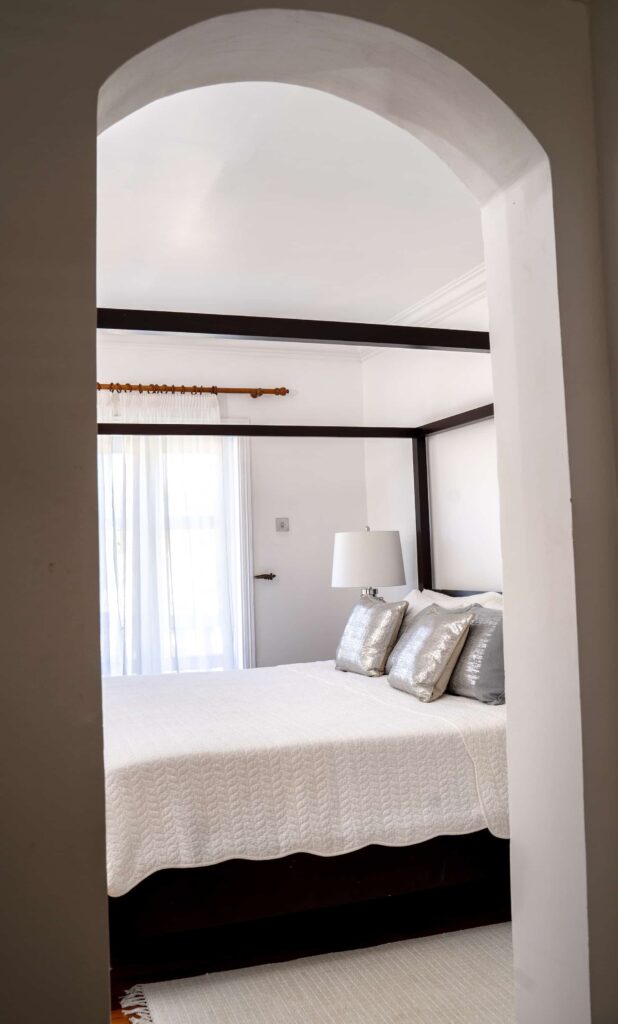 4 Bedroom Villa: Arched doorway to master bedroom