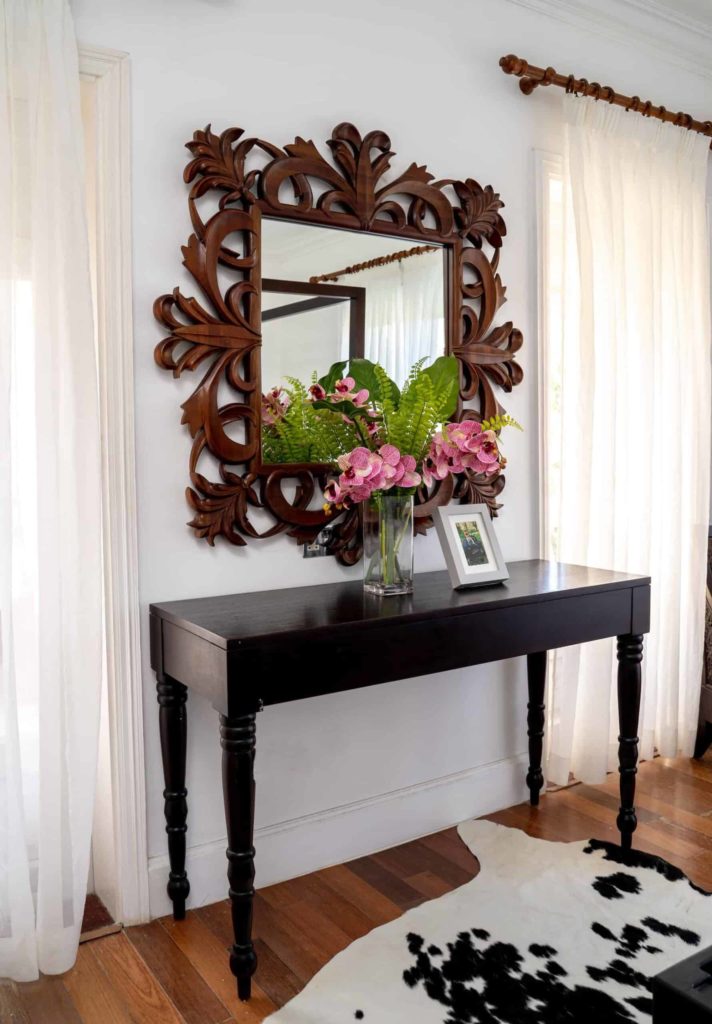 4 Bedroom Villa: End table with decorative wall mirror