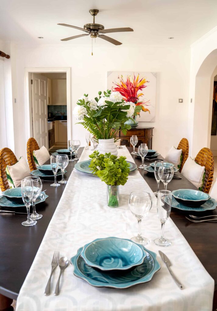 4 Bedroom Villa: Dining room table with plates and glassware