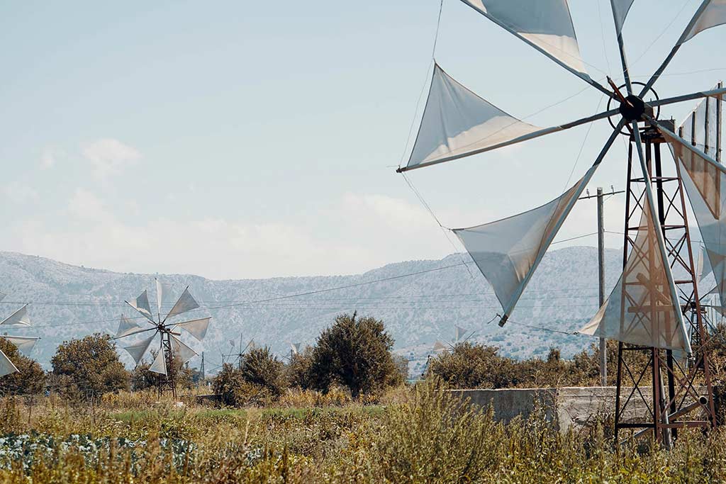 Windmühlen in der Lassithi-Hochebene auf Kreta, Griechenland