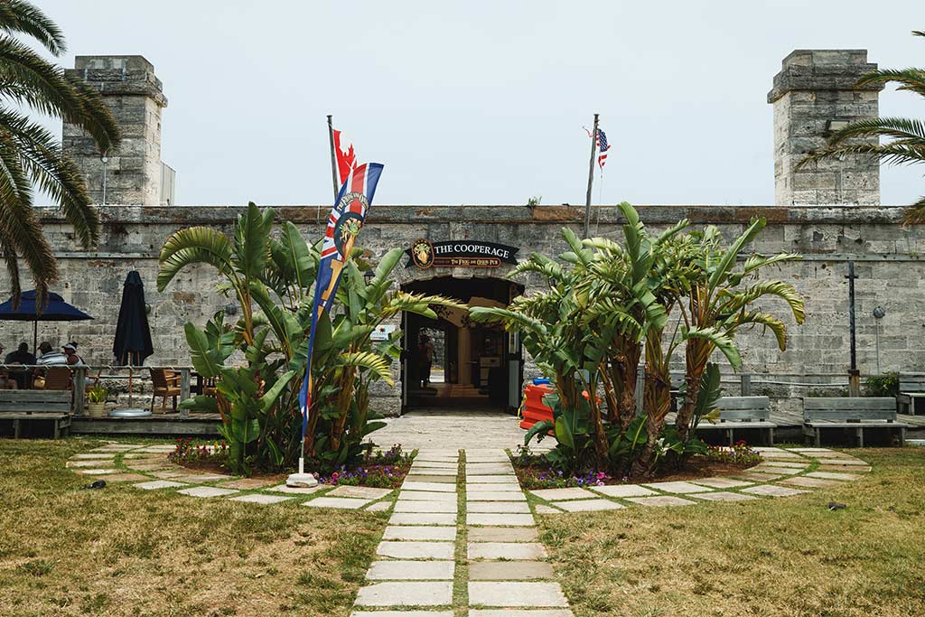 Exterior view of the Frog & Onion Pub and Restaurant in Bermuda