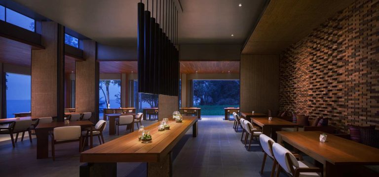 Koh Russey Villas & Resort Horizon restaurante mesas y sillas contemporáneas