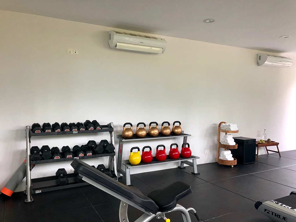 Equipo de pesas para el gimnasio de Koh Russey Villas & Resort