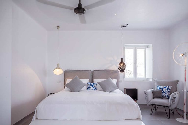 Boheme Mykonos - Bohemian Suite bedroom with sitting area