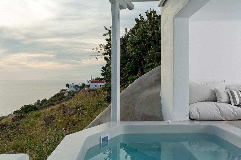 Boheme Mykonos - Bohemian Suite outdoor jacuzzi with a view of the ocean