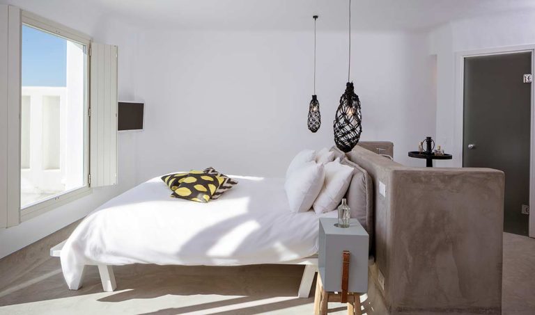 Boheme Mykonos - Grand Bohemian Suite bed and vanity