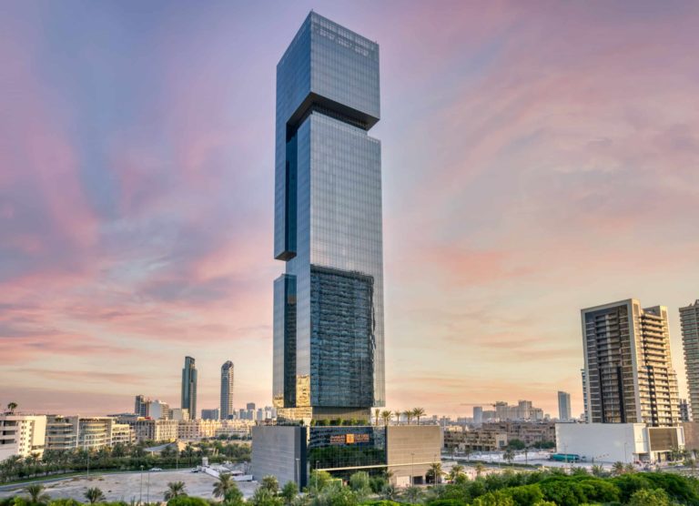 दुबई में जेवीसी होटल टावर में पहला संग्रह