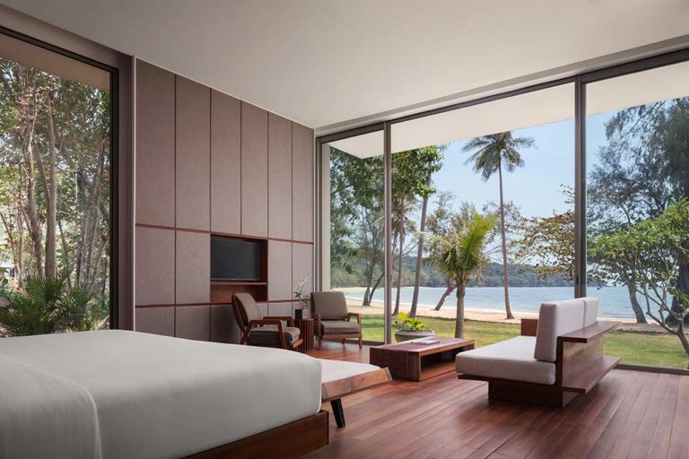Koh Russey Villas & Resort Villa de 4 dormitorios frente a la playa con zona de estar y vistas al mar