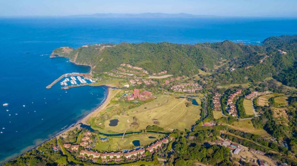 Luftaufnahme von Los Sueños Resort & Marina an der Bucht von Herradura, Costa Rica