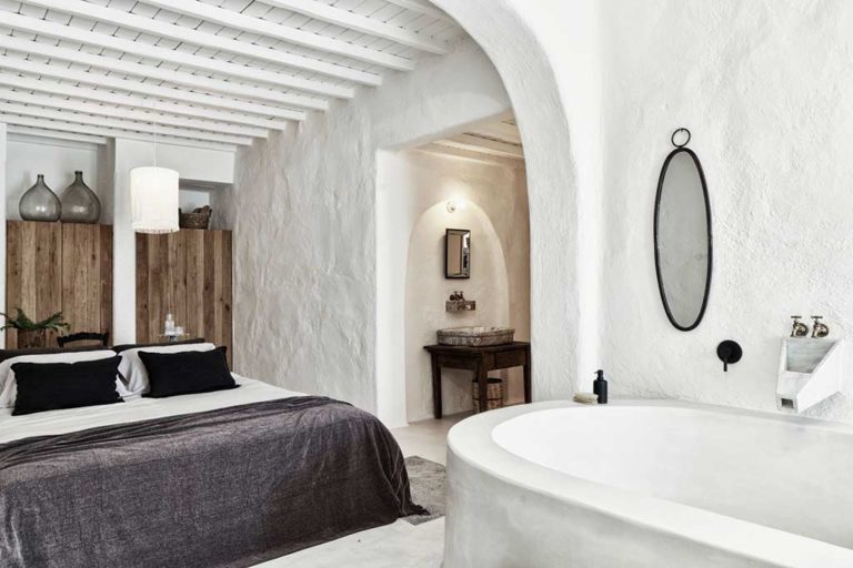 Nomad Mykonos - 2 Bedroom Suite bedroom with large bathytub