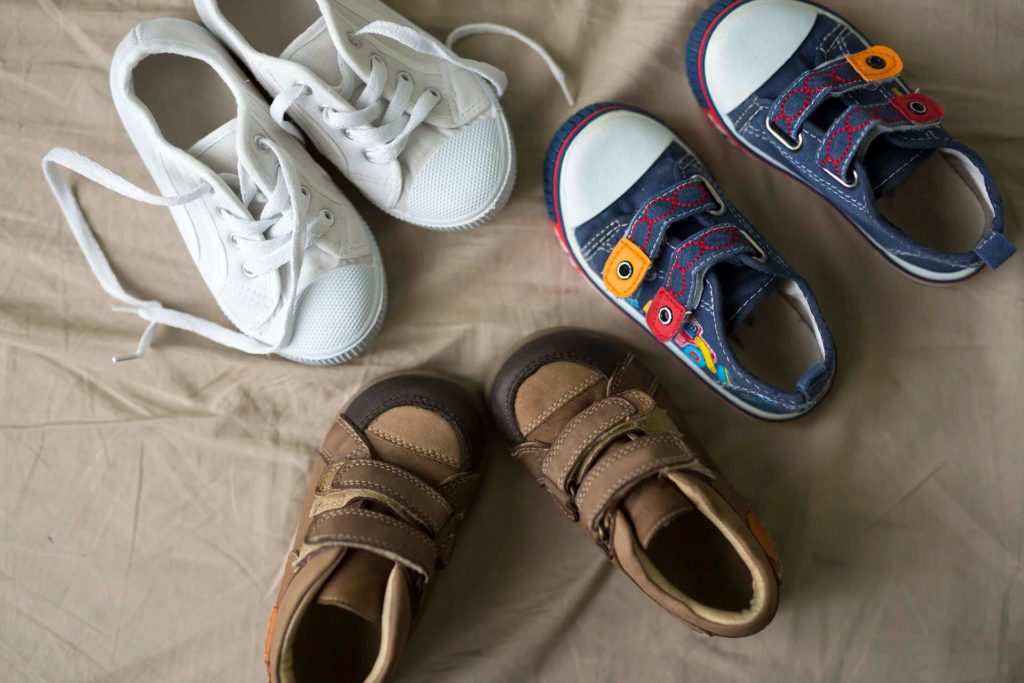बच्चे के जूते के जोड़े