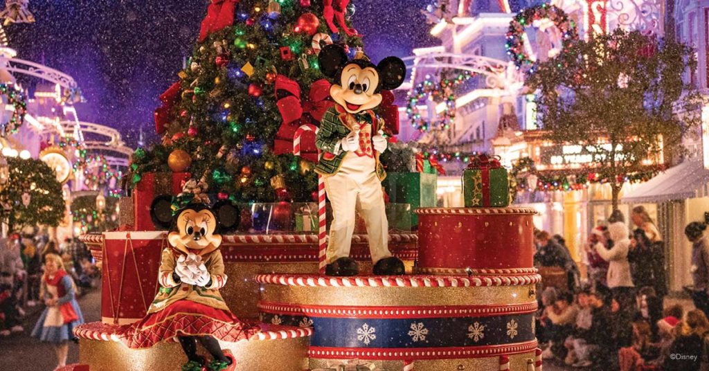 Mickey y Minnie Mouse en el desfile Very Merry Christmas en Magic Kingdom