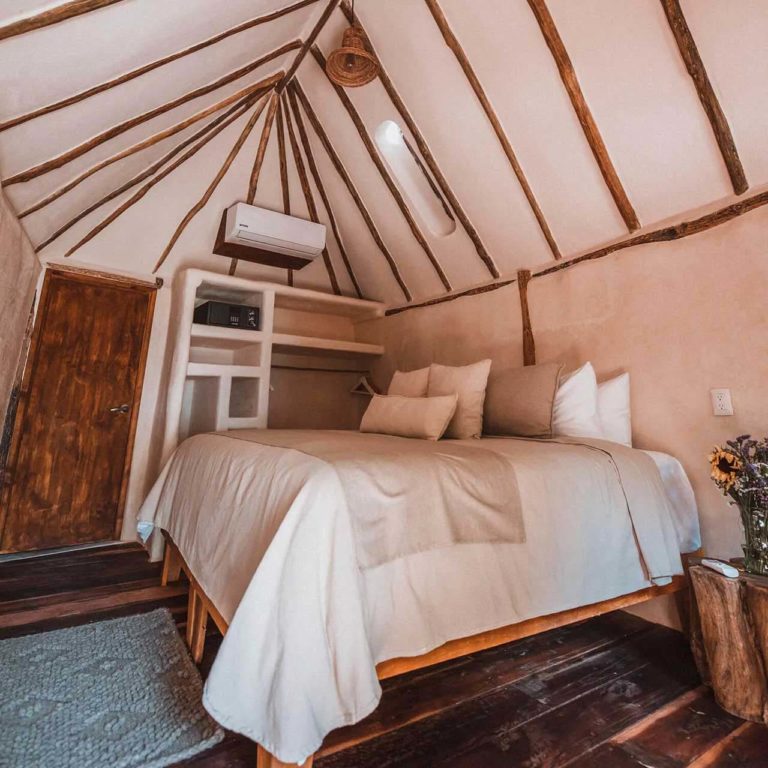 Casa Arena - recámara con cama king, closet empotrado y aire acondicionado en el Proyecto Papaya Playa