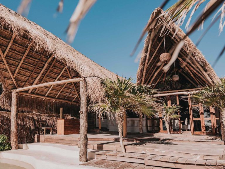 Casa Coco - terraza exterior parcialmente cubierta con bar en el Proyecto Papaya Playa