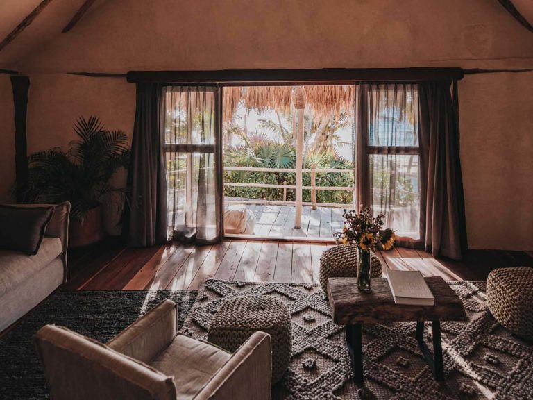 Casa Palma - acogedora sala de estar con vista al mar en el Proyecto Papaya Playa