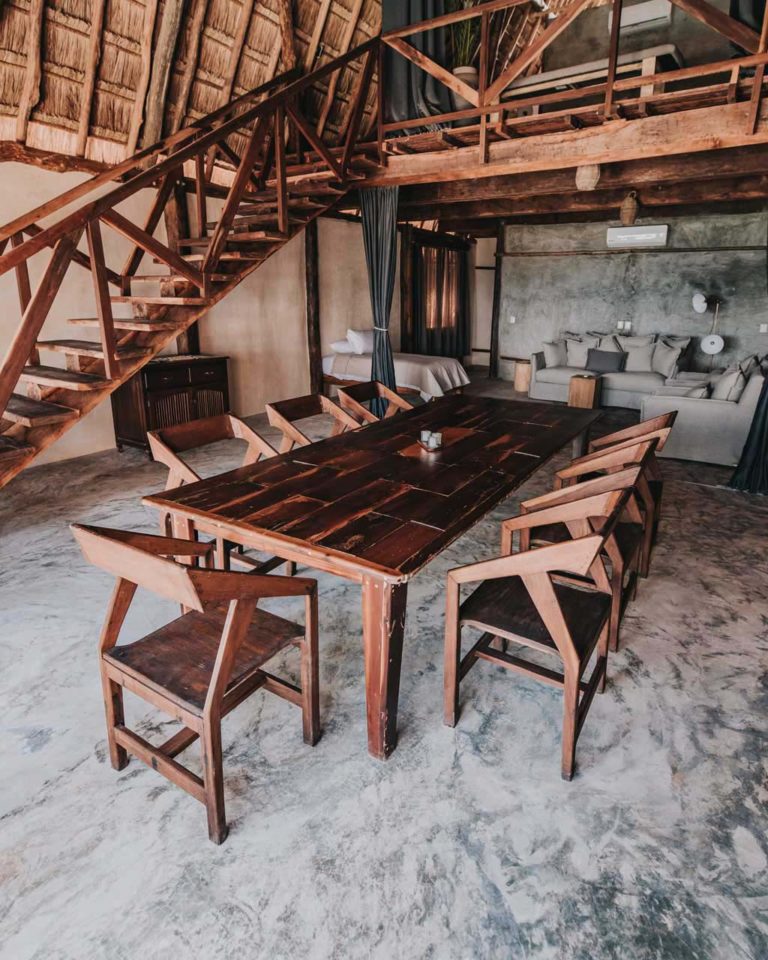 Casita loft con vista al mar: comedor y sala de estar de concepto abierto en el Proyecto Papaya Playa