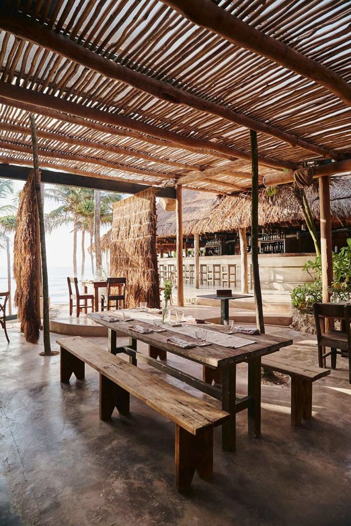 Papaya Playa Restaurante comedor exterior cubierto