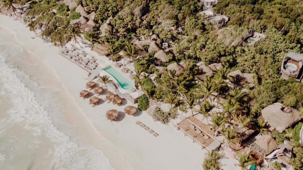 Vista aérea del Club de Playa Playa Solar | Proyecto Papaya Playa
