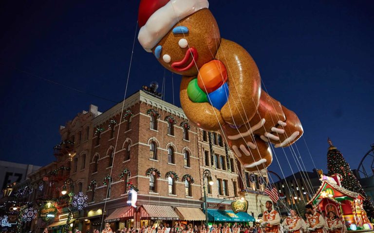 Gingerbread Man balloon at the Universal Orlando Holiday Parade