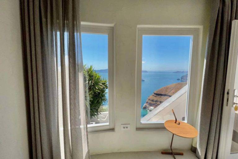 Black Rock Honeymoon Suite - Grandes ventanales con vista al mar | Suites de lujo Athina