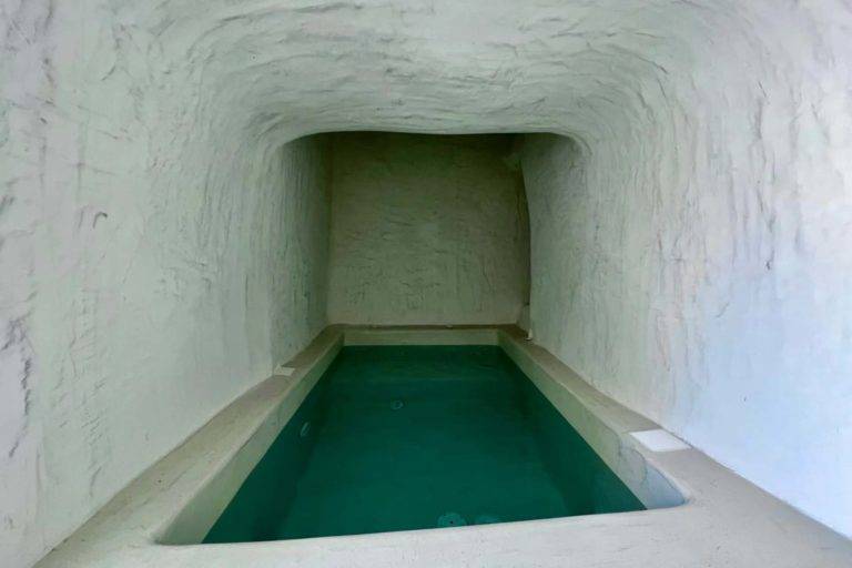 Cave Honeymoon Suite - Bañera de hidromasaje cubierta | Suites de lujo Athina